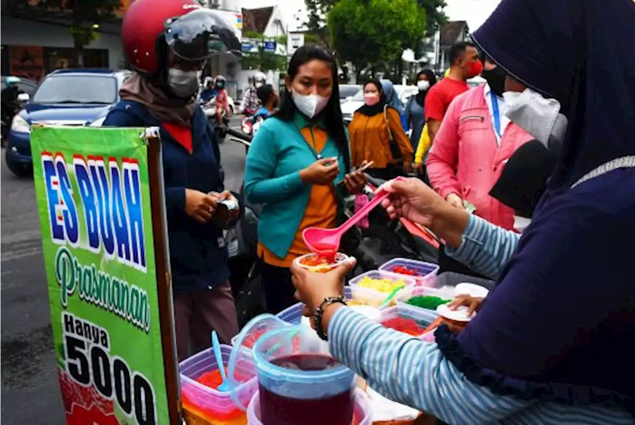 Minyak Langka, PKL di Pesisir Pantura Gresik Berhenti Berjualan