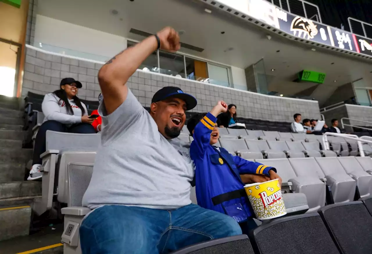 Photos: Indoor football returns to San Jose