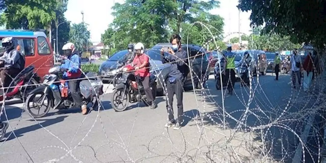 600 Personel Gabungan hingga Kendaraan Taktis Kawal Vonis Munarman di PN Jaktim | merdeka.com