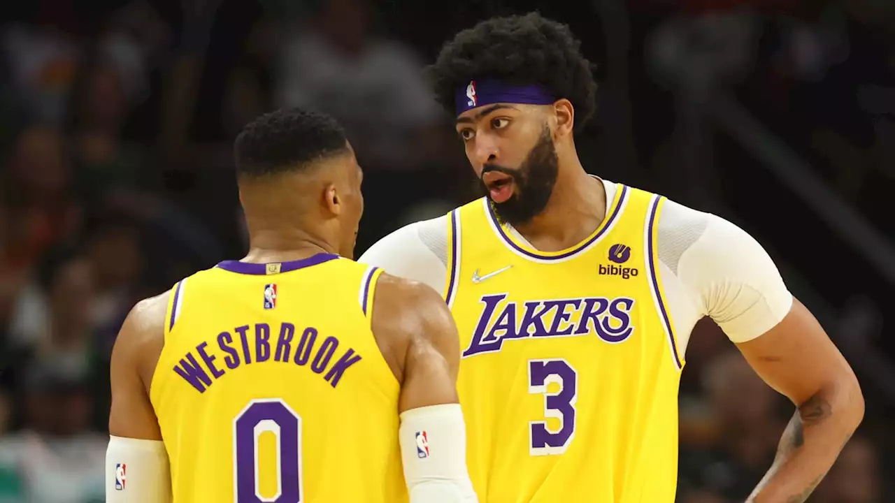 Lakers Eliminated From Playoff Contention Following Loss to Suns