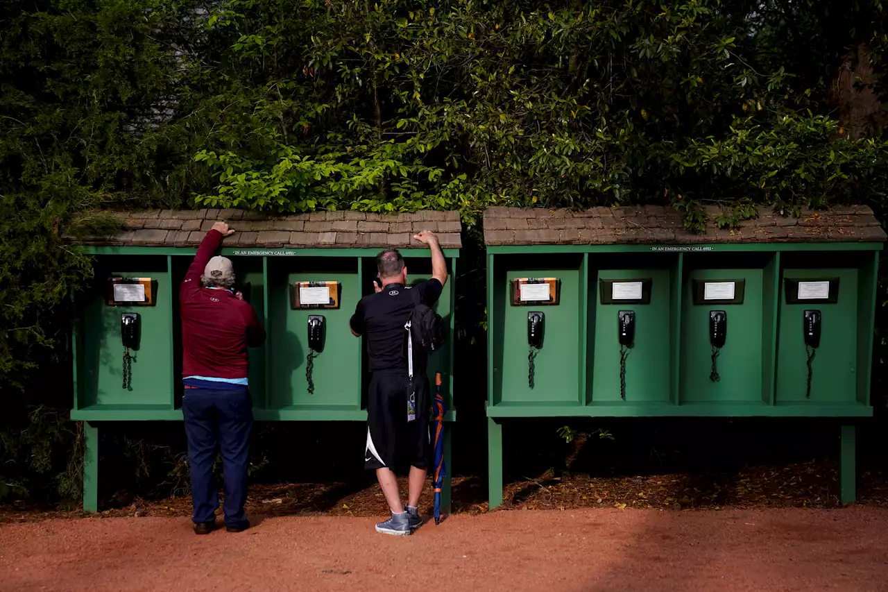 Disconnected: Some Masters Fans ‘Jonesing' for Their Phones