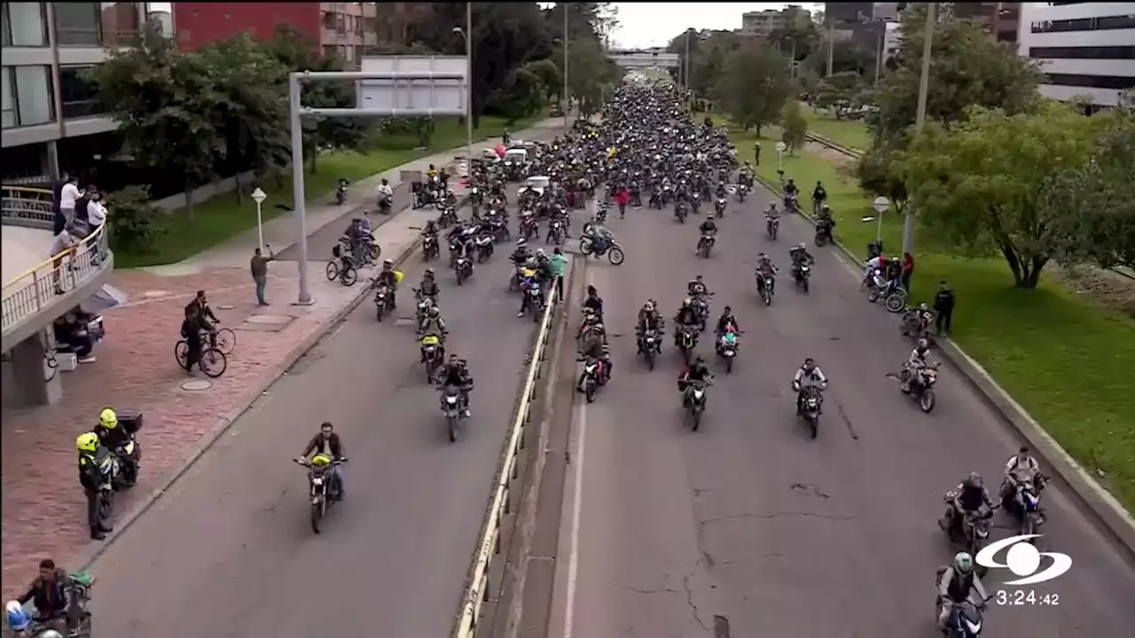 Claudia López convocó a motociclistas para escucharlos y ajustar decreto que restringe el parrillero