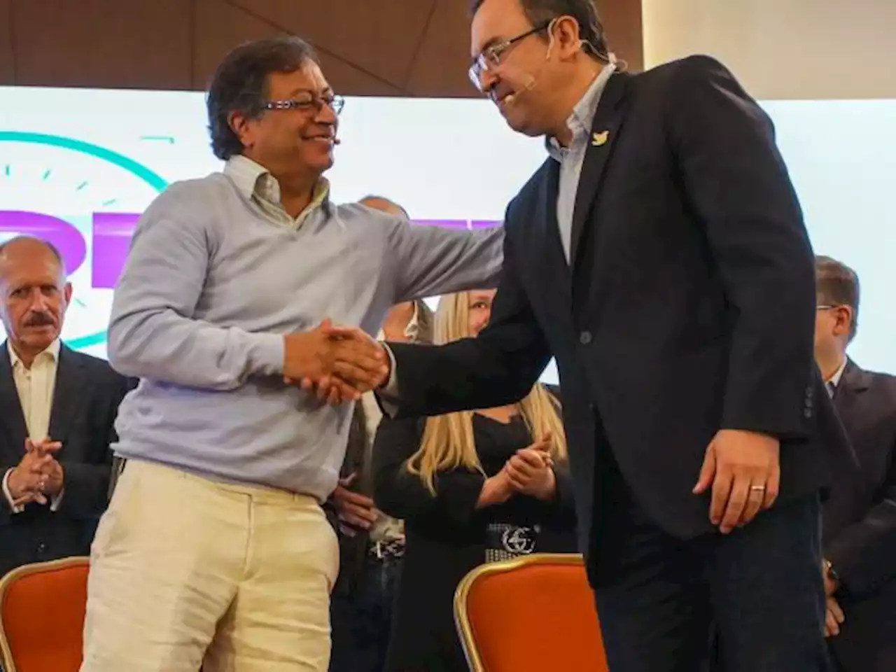 Gustavo Petro incluye en su campaña a Alfonso Prada, cercano a Santos