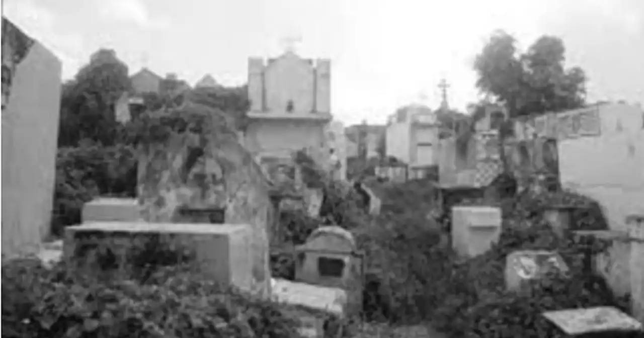 Sorprenden a un ladrón que pretendía robarse las puertas de un cementerio