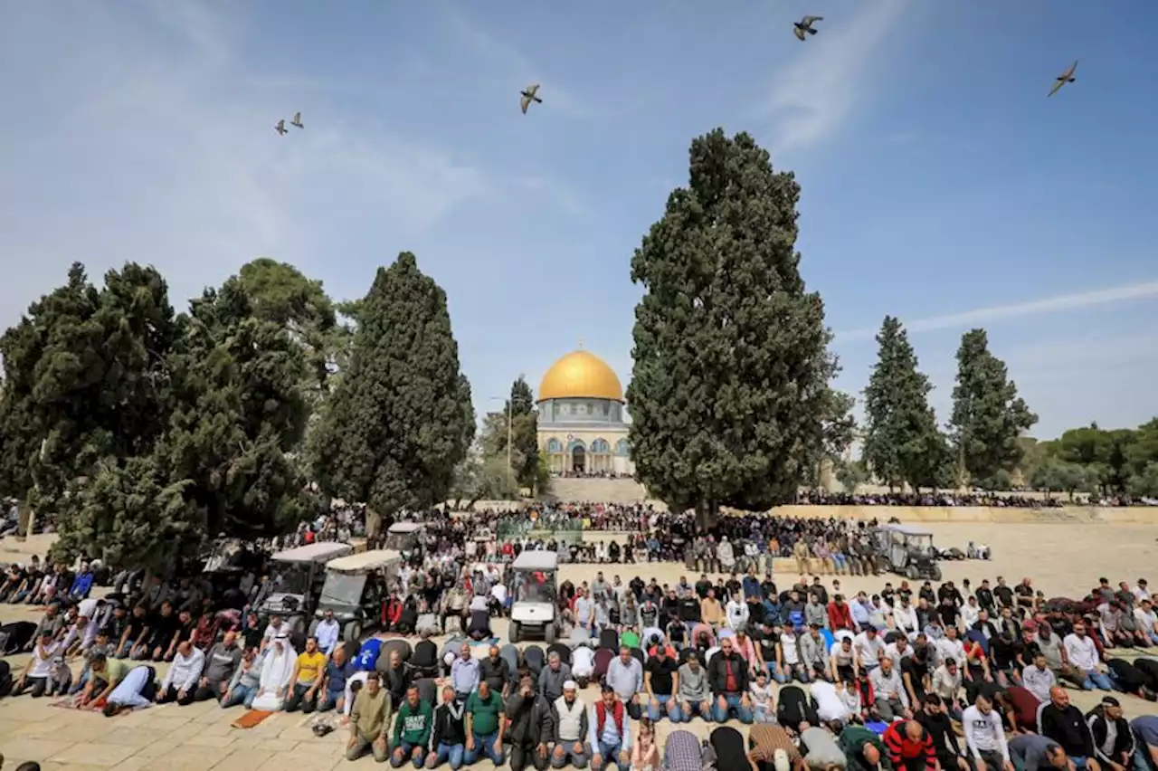 Ramadhan, Israel Izinkan Laki-laki Palestina Sholat Jumat di Masjid Al-Aqsa