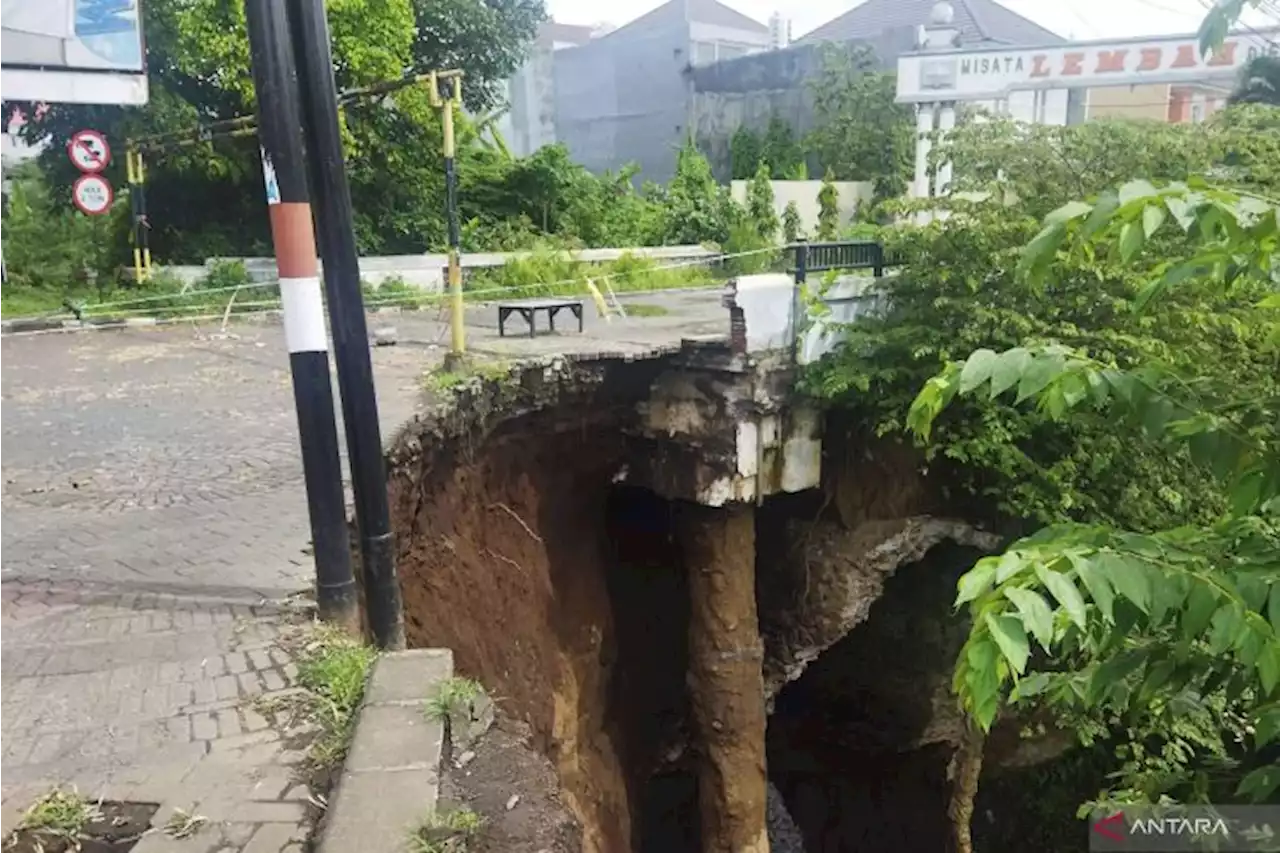 Tutup Total! Jembatan Penghubung Kota & Kabupaten Malang Ambrol