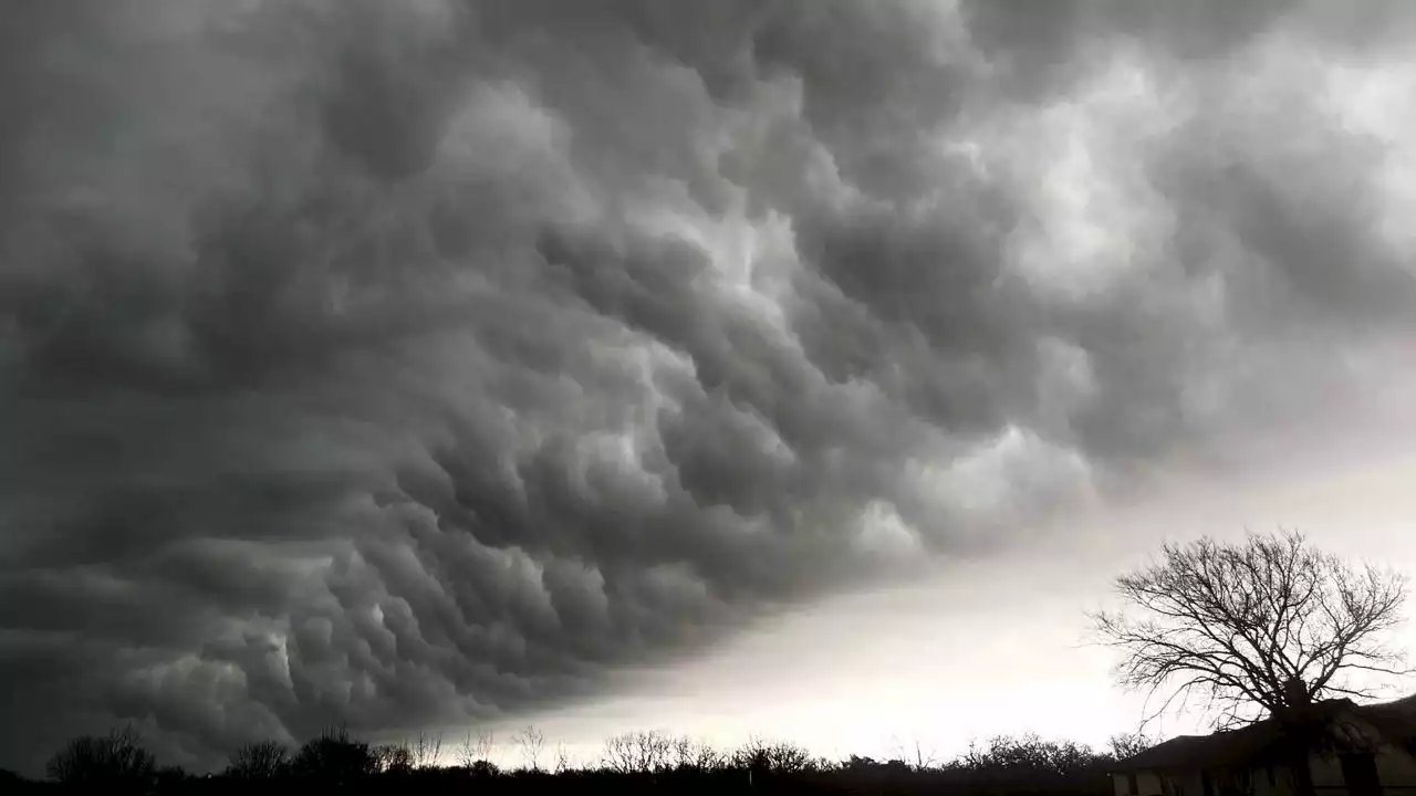 1 killed in Texas as damaging storms tear across South