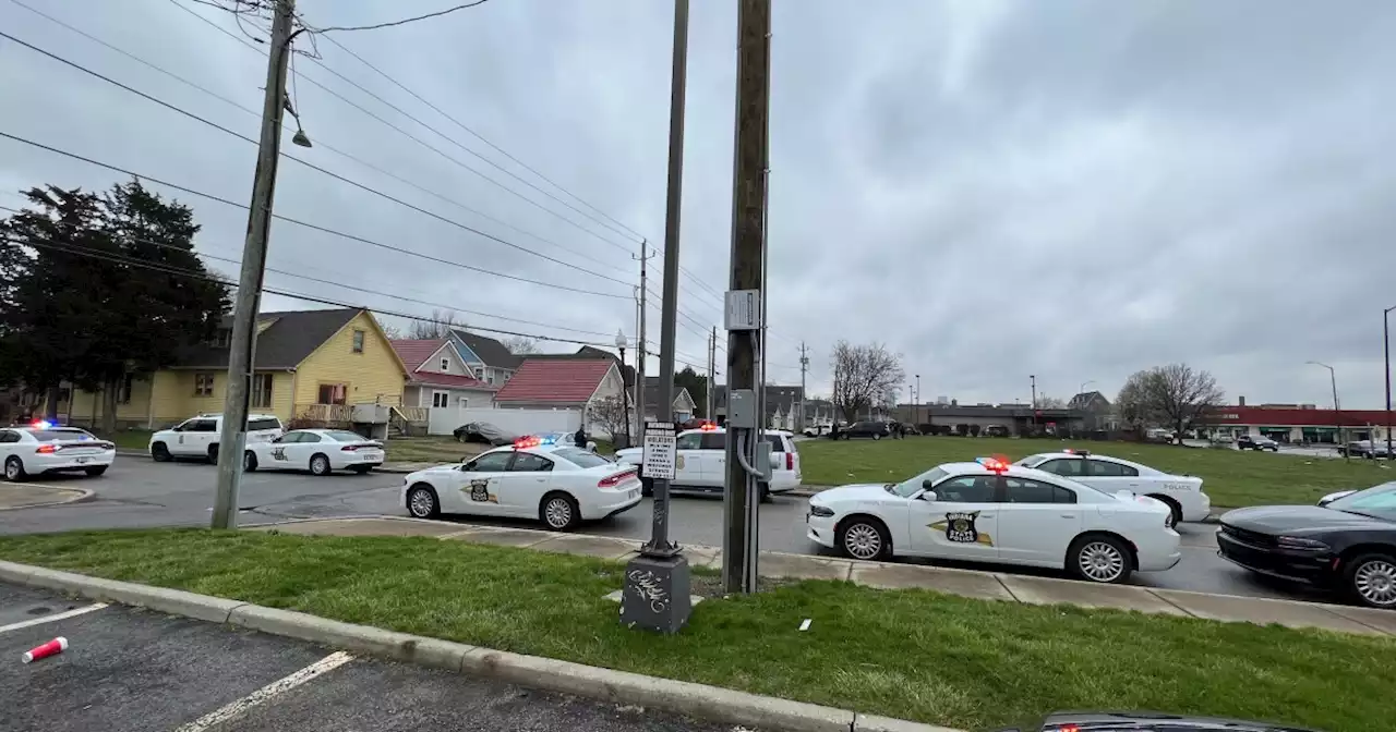 3 in police custody after armed robbery at Whitestown Verizon store, subsequent pursuit, chase