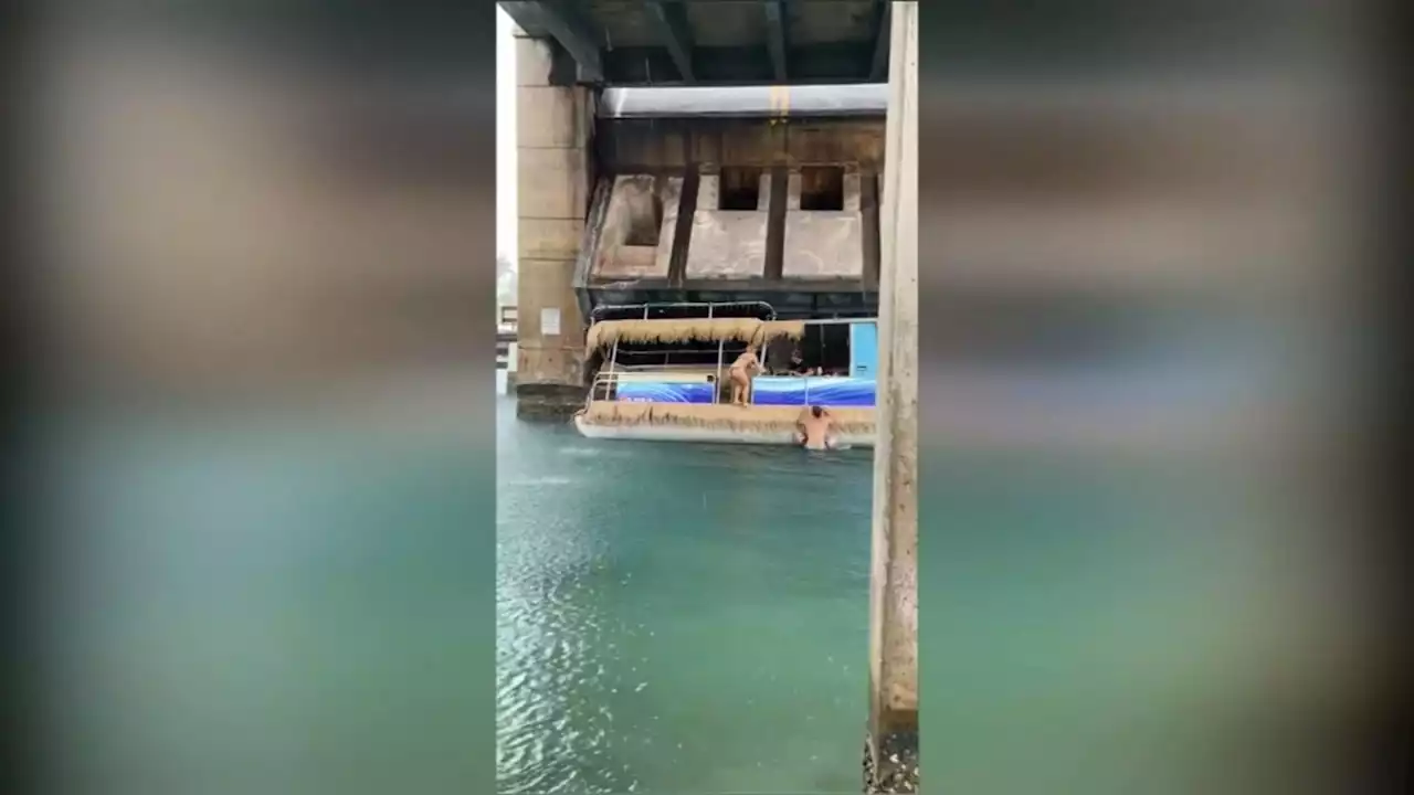 People forced to jump from pontoon as drawbridge crushes boat in Florida: VIDEO