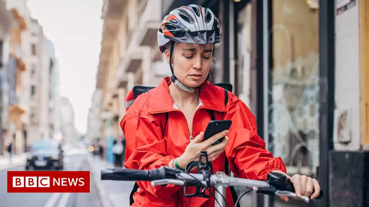 Ban cyclists and e-scooter riders using phones, Tory peer urges