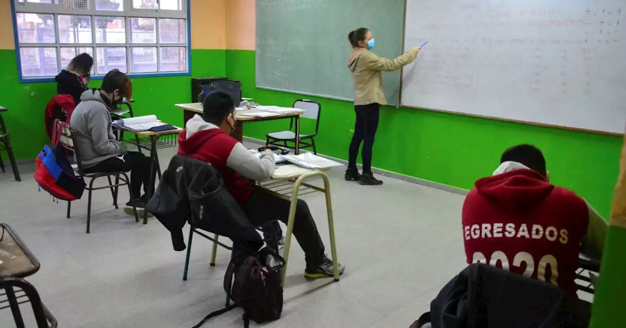 Sólo 16 de cada 100 alumnos terminan la secundaria a tiempo y con un nivel aceptable