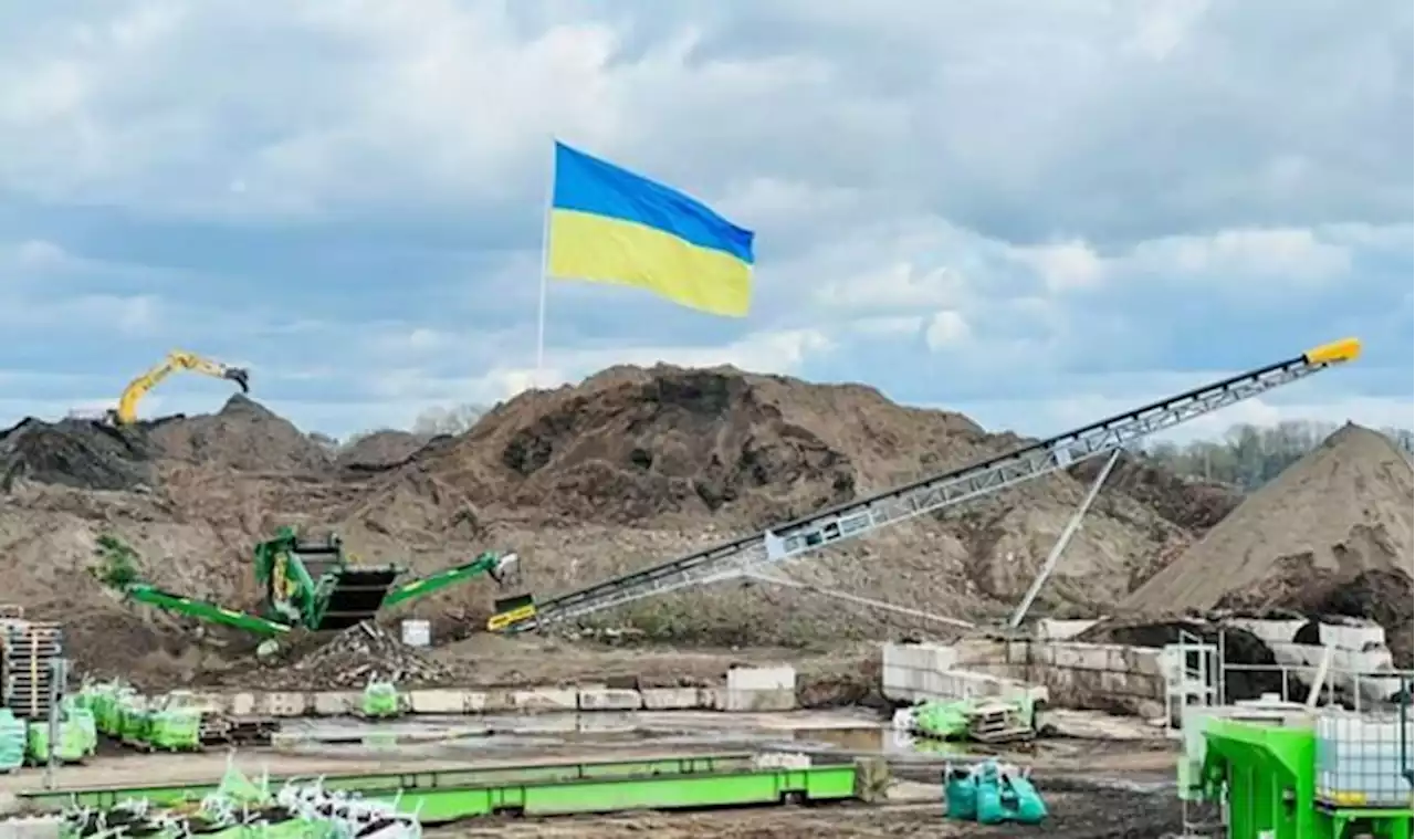 Business given one star review over Ukraine flag hit back with brutal response