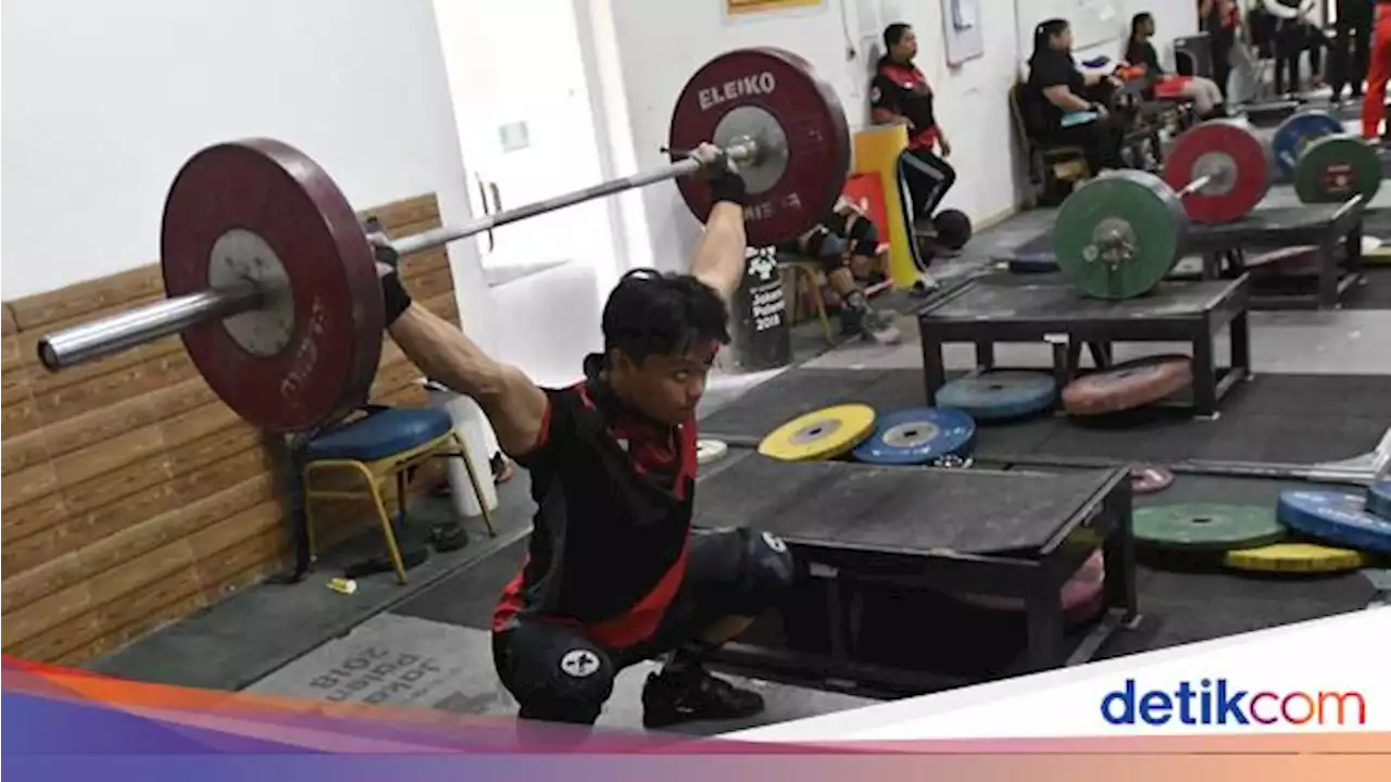 Penuh Keringat, Begini Latihan Tim Angkat Besi Hadapi Sea Games Hanoi