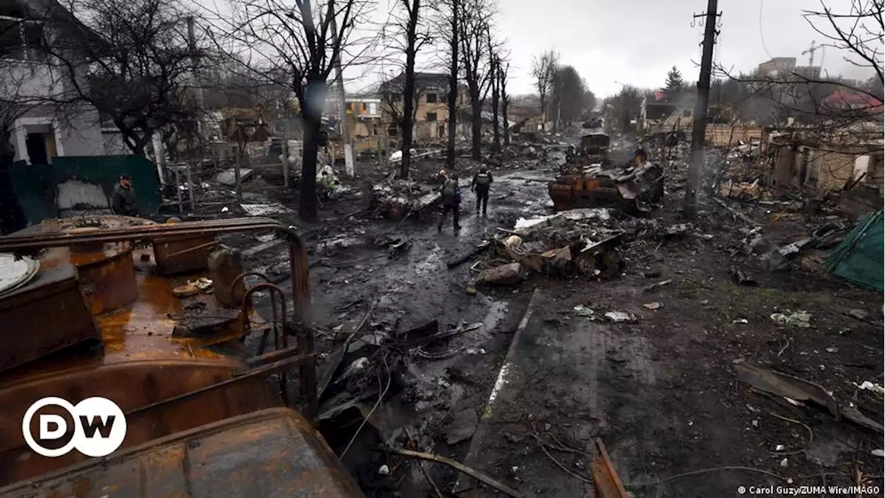 Бойня в Буче: сплошные руины и тела людей на пепелище | DW | 07.04.2022