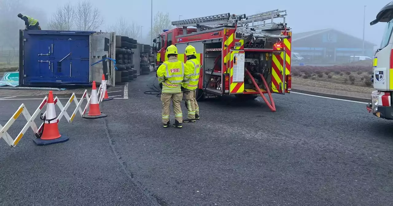 100 pigs dead after lorry crash with vet, gardai and fire brigade called