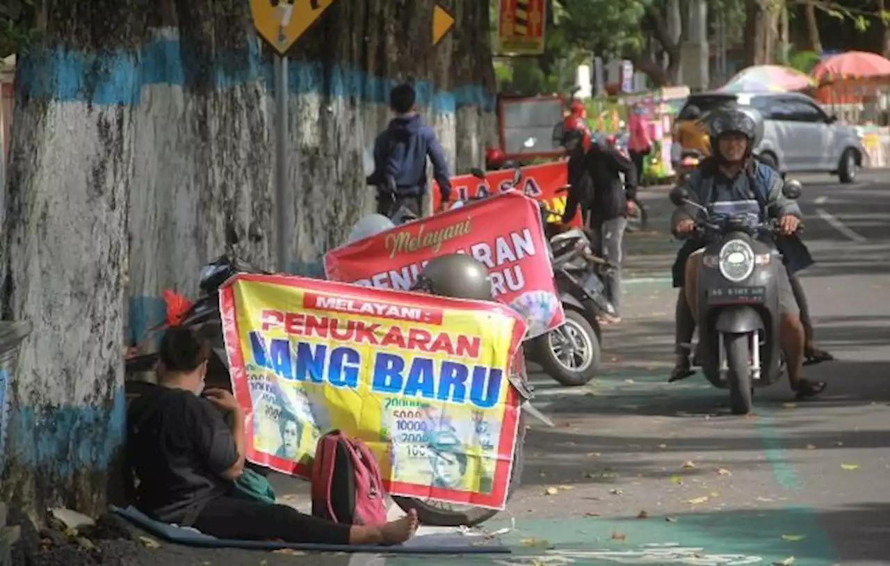 Jelang Idul Fitri, Penukaran Uang di Kota Angin Baru Ramai