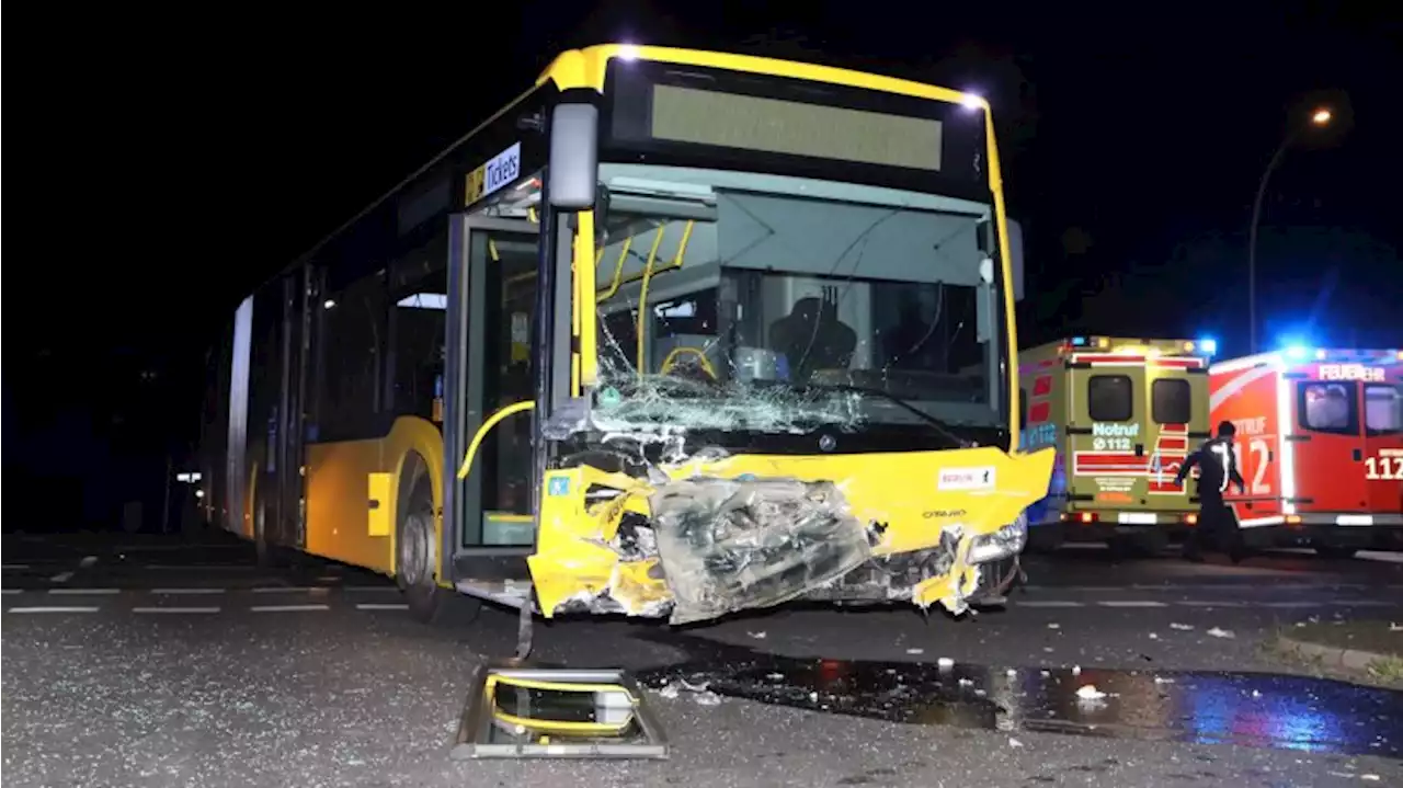 Marzahn: Diesel-Diebe verursachen Unfall mit BVG-Bus