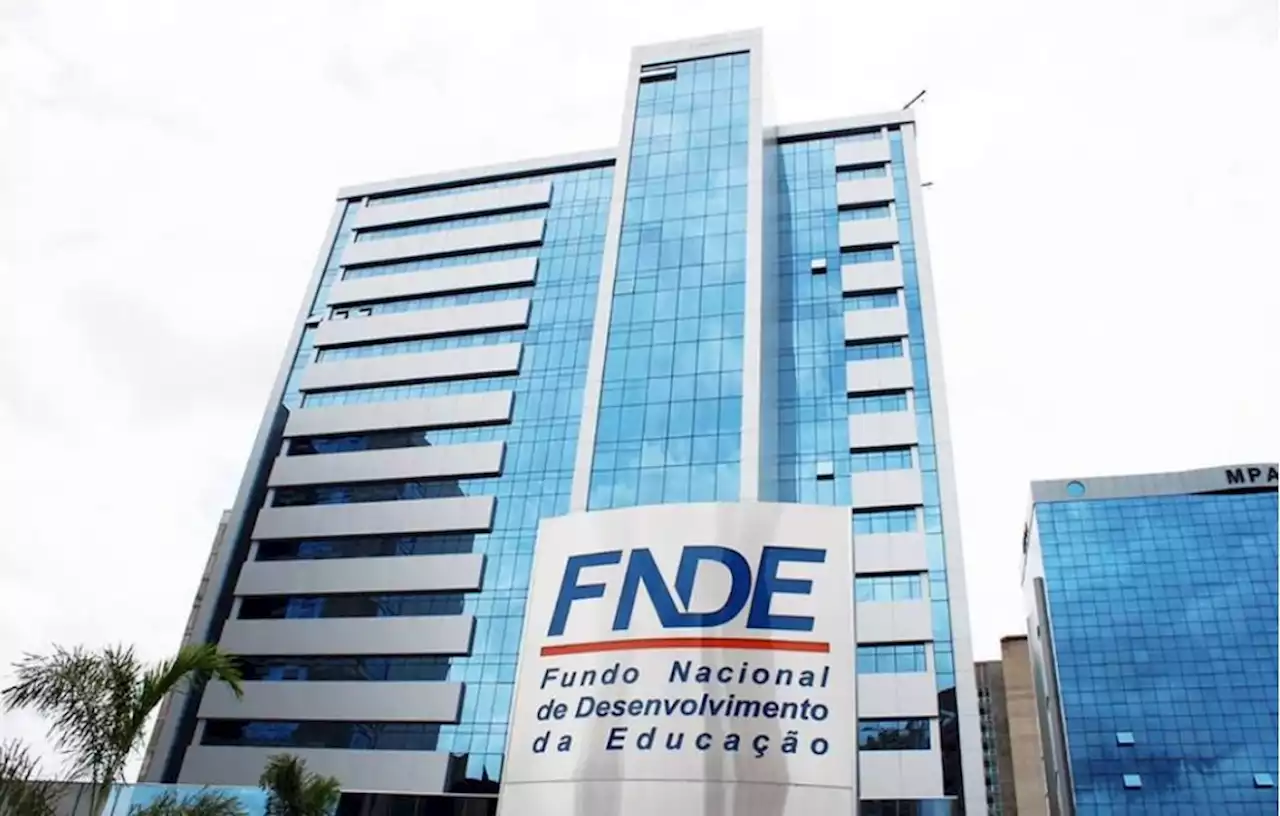 Diretores do FNDE compraram carros que custam até 30 vezes seus salários
