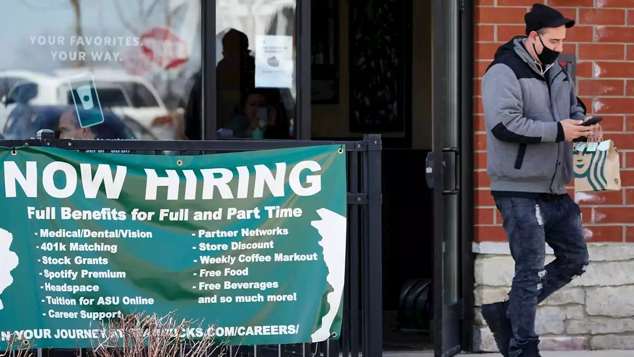 U.S. jobless claims remain at historically low levels