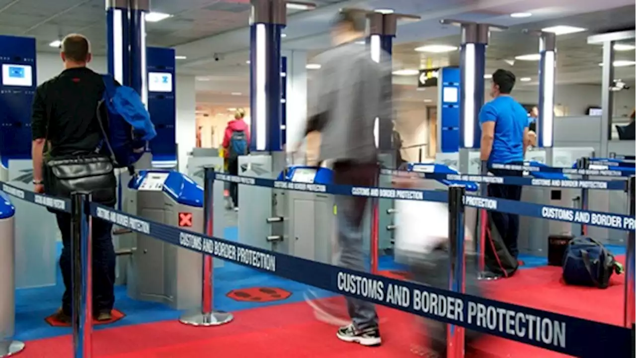 Border Force defends new passenger arrivals app, despite scathing reviews