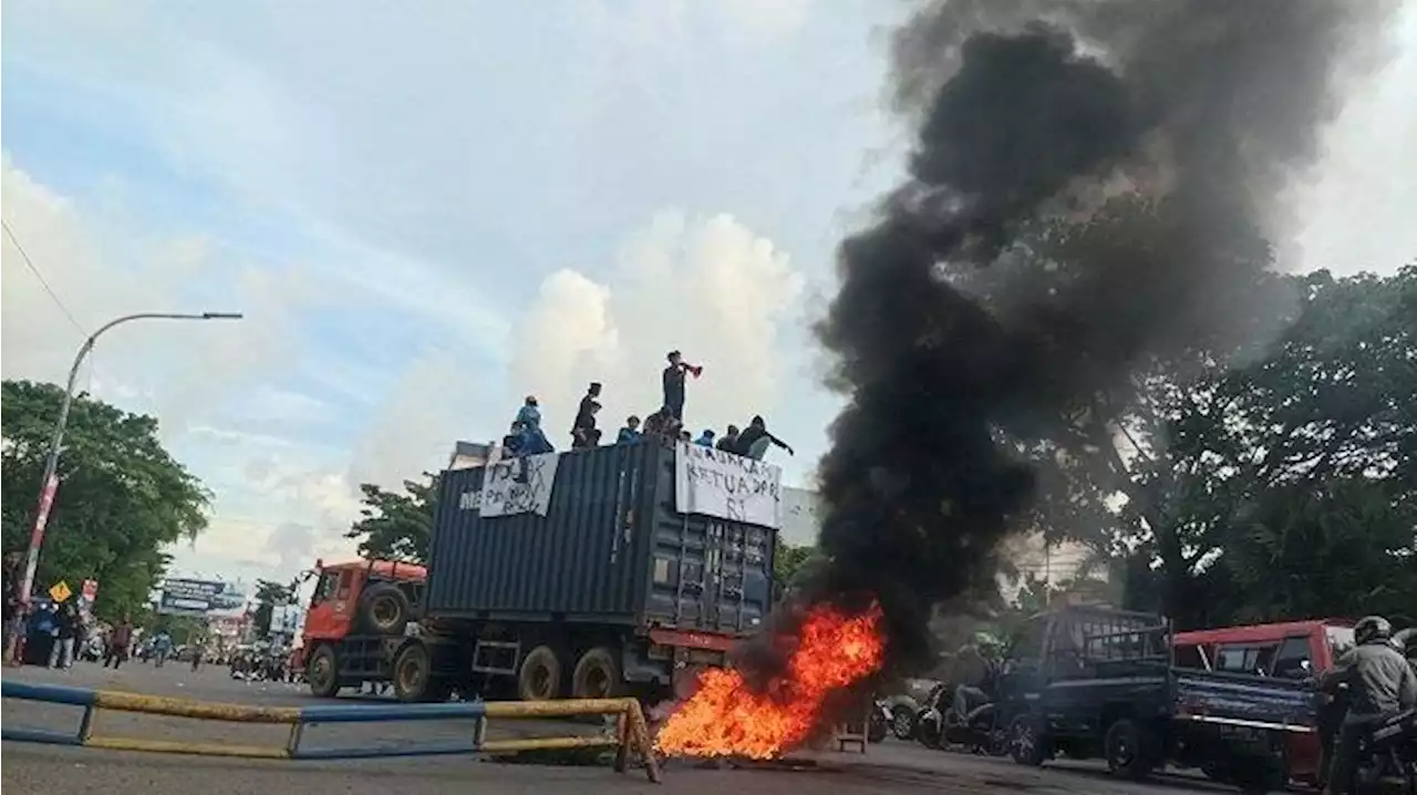 Demo Mahasiswa Tolak Jokowi 3 Periode di Makassar Ricuh, Istana Bogor Jadi Sasaran Aksi Jumat Besok - Tribunnews.com