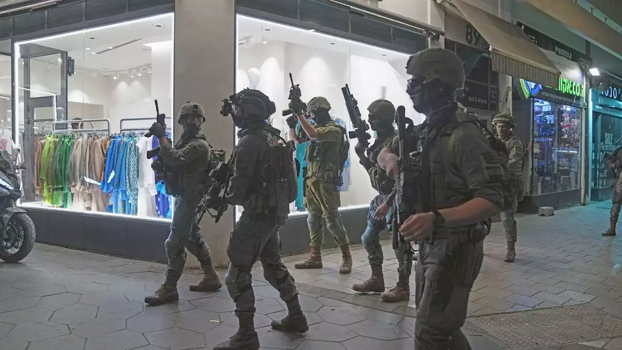 Tel Aviv shooting: Israeli forces kill Palestinian attacker after manhunt