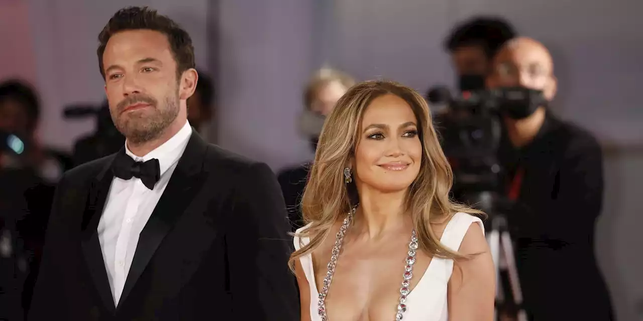 Jennifer Lopez sfoggia un nuovo anello e c'\u00e8 gi\u00e0 chi parla di fidanzamento con Ben Affleck