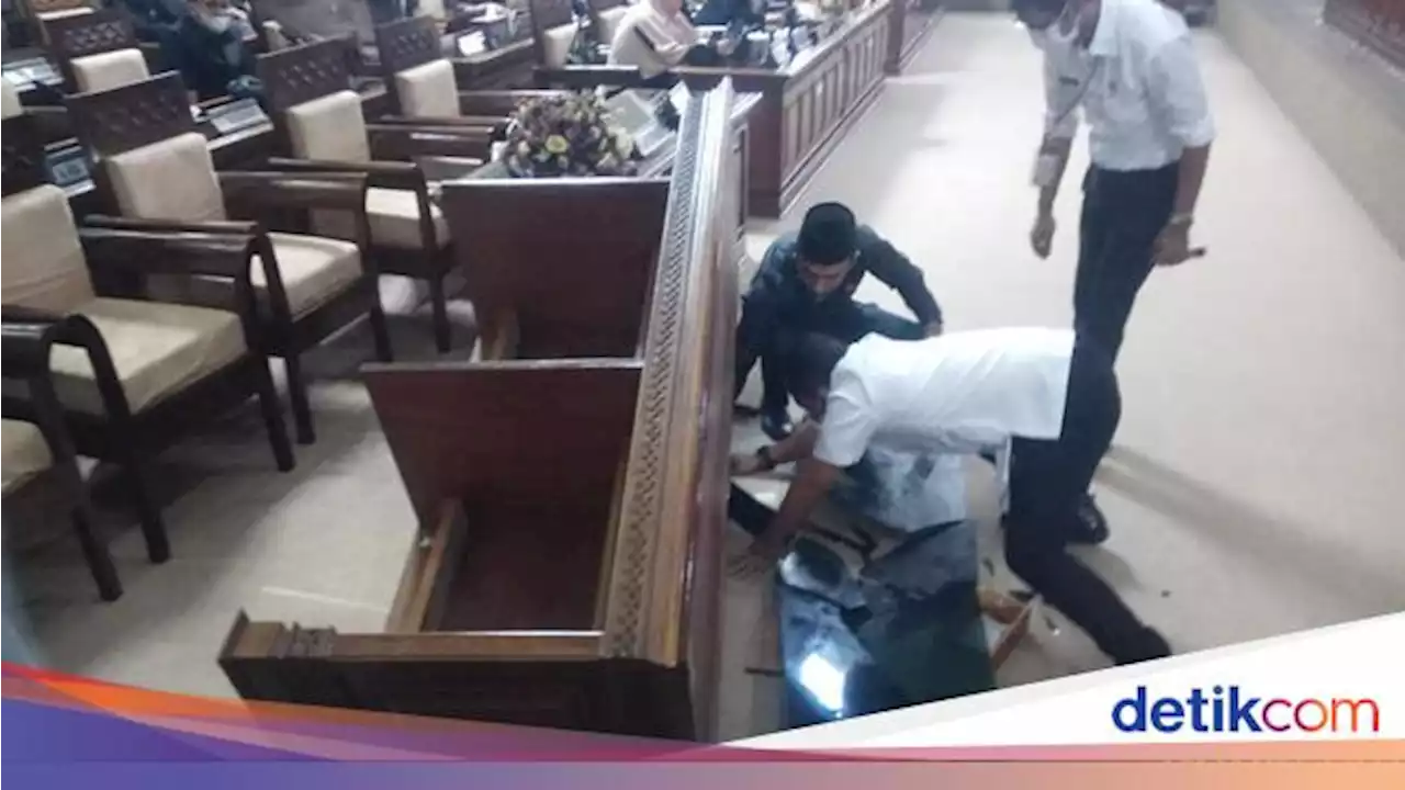 Usai Ngamuk Gulingkan Meja, Anggota DPRD Kuningan Minta Maaf-Ganti Rugi