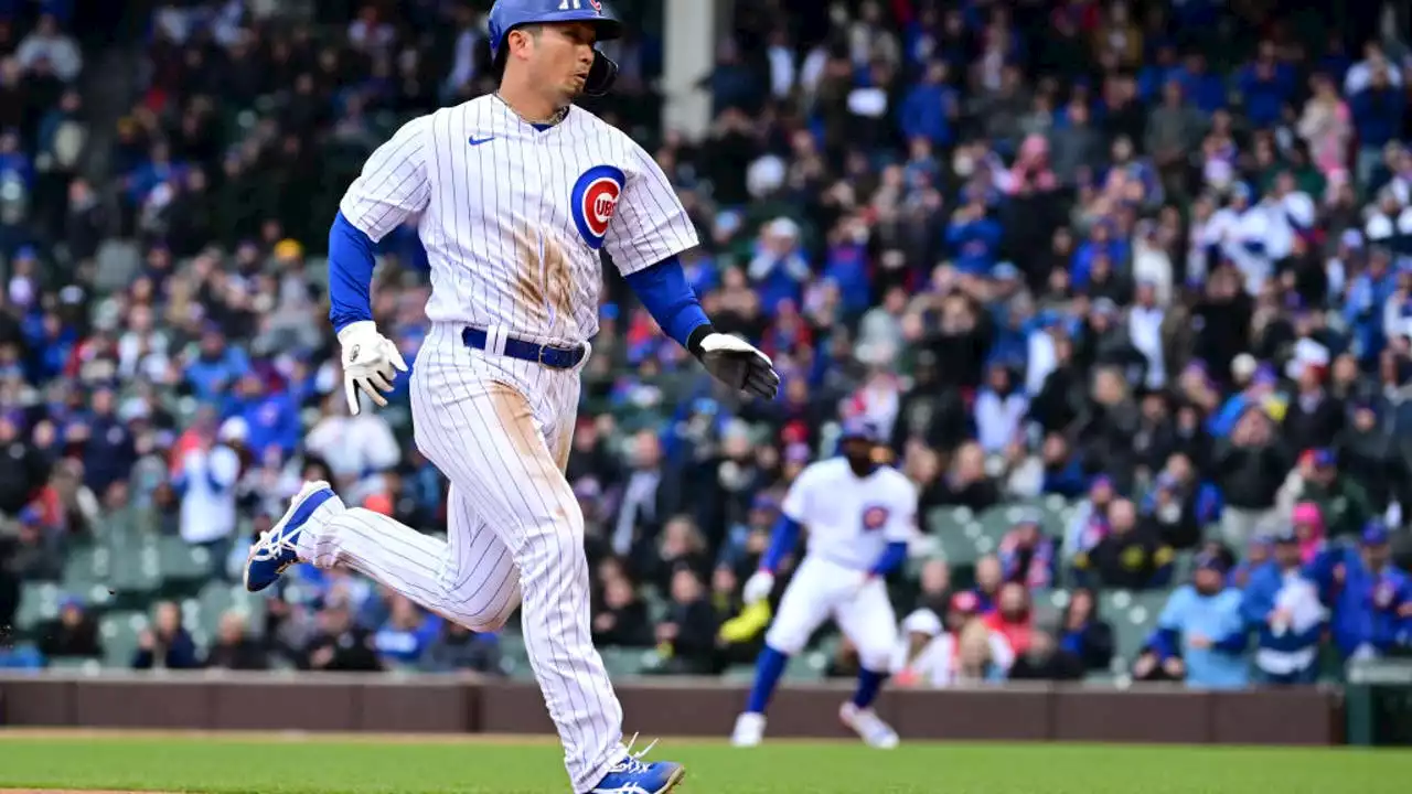 Ian Happ gets 3 hits as Cubs beat Brewers 5-4 on opening day