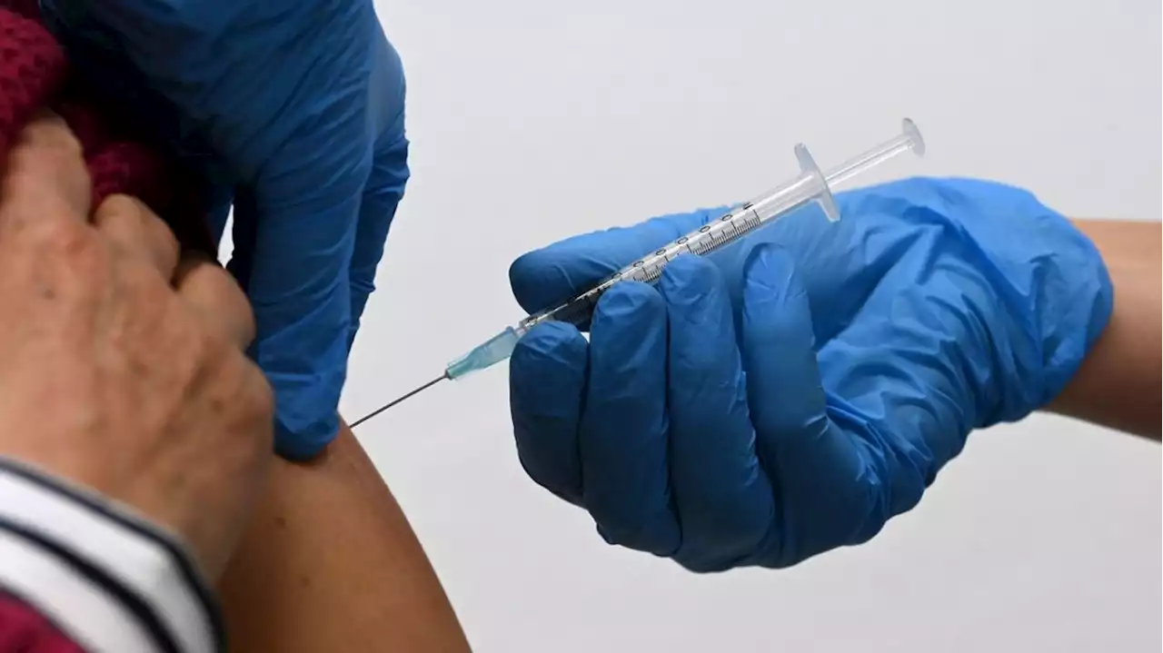 Vaccination contre le Covid-19 : à qui s'adresse la deuxième dose de rappel ?