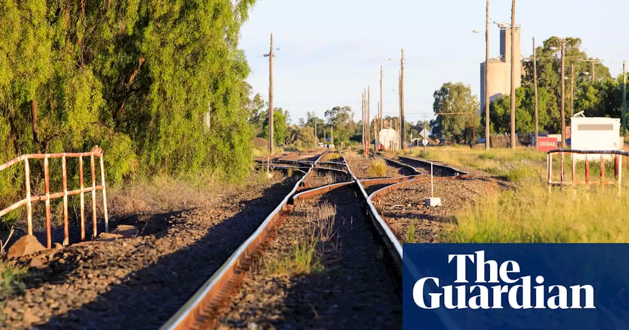 Tony Windsor backs five independent candidates in inland rail electorates