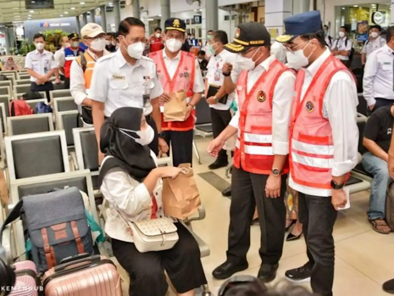 Menko PMK Pastikan Kereta dan Pesawat Layak Jalan saat Arus Mudik