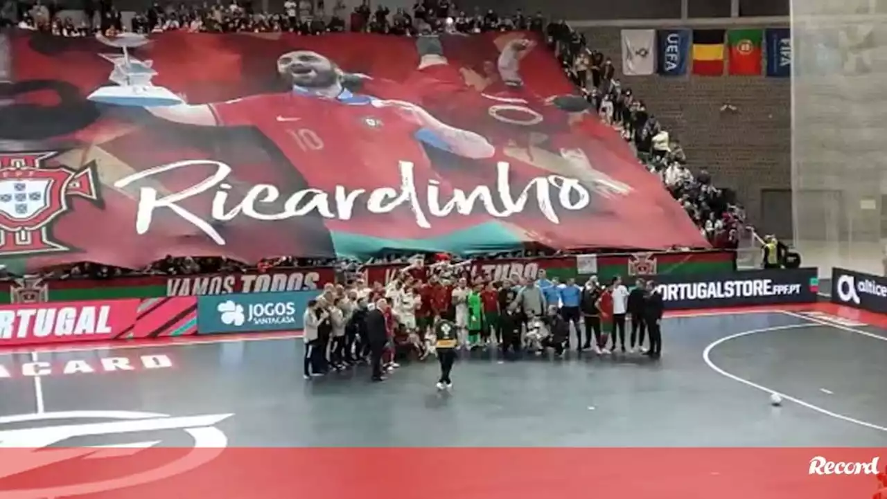 O adeus de Ricardinho à Seleção Nacional: jogo interrompido num minuto simbólico, adversários rendidos e um país agradecido ao Mágico