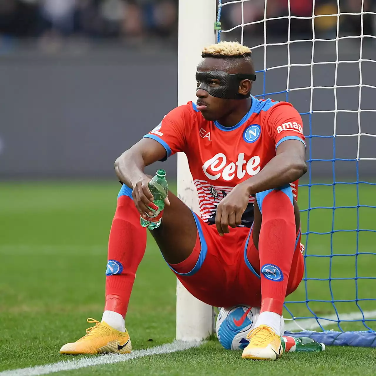 Semaforo giallo per Osimhen: il Napoli aspetta il via libera