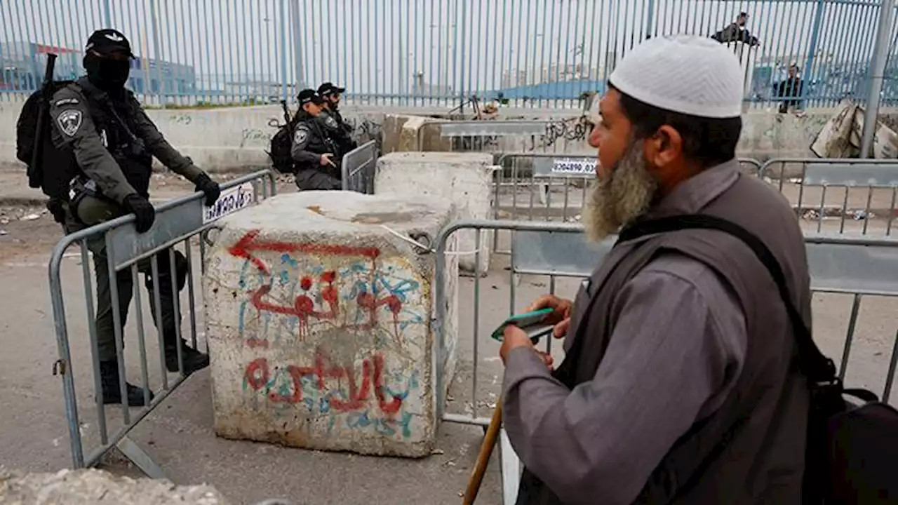 Penjagaan Ketat Pos Israel Saat Warga Palestina Pergi Salat Jumat di Al-Aqsa