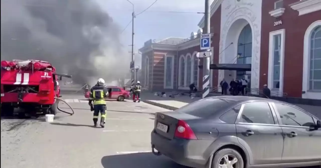 Ukraine: Russian missile kills 30 civilians at train station