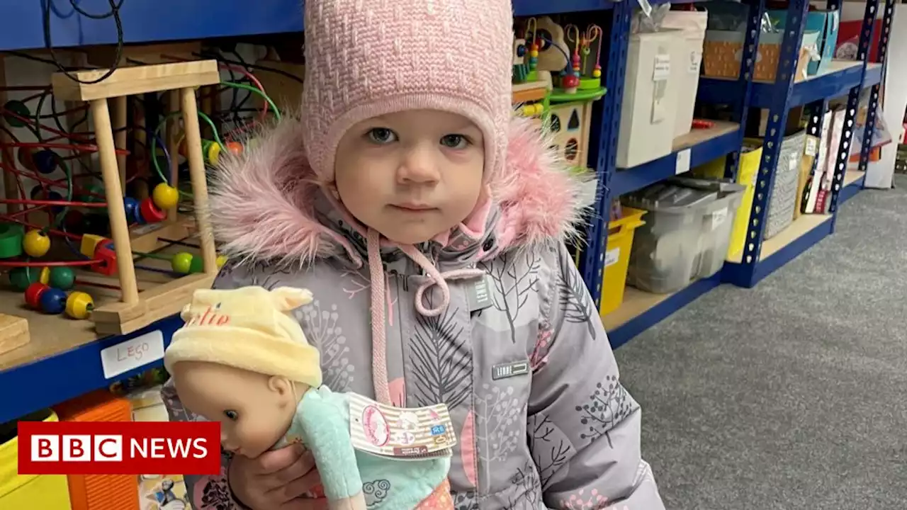 Child refugee finds same doll she left in Ukraine