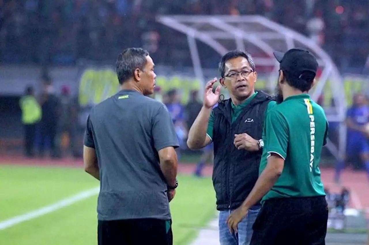 Persebaya Bedol Desa, Aji Santoso: Lionel Messi dan Cristiano Ronaldo Saja Bisa Pindah - Bolasport.com