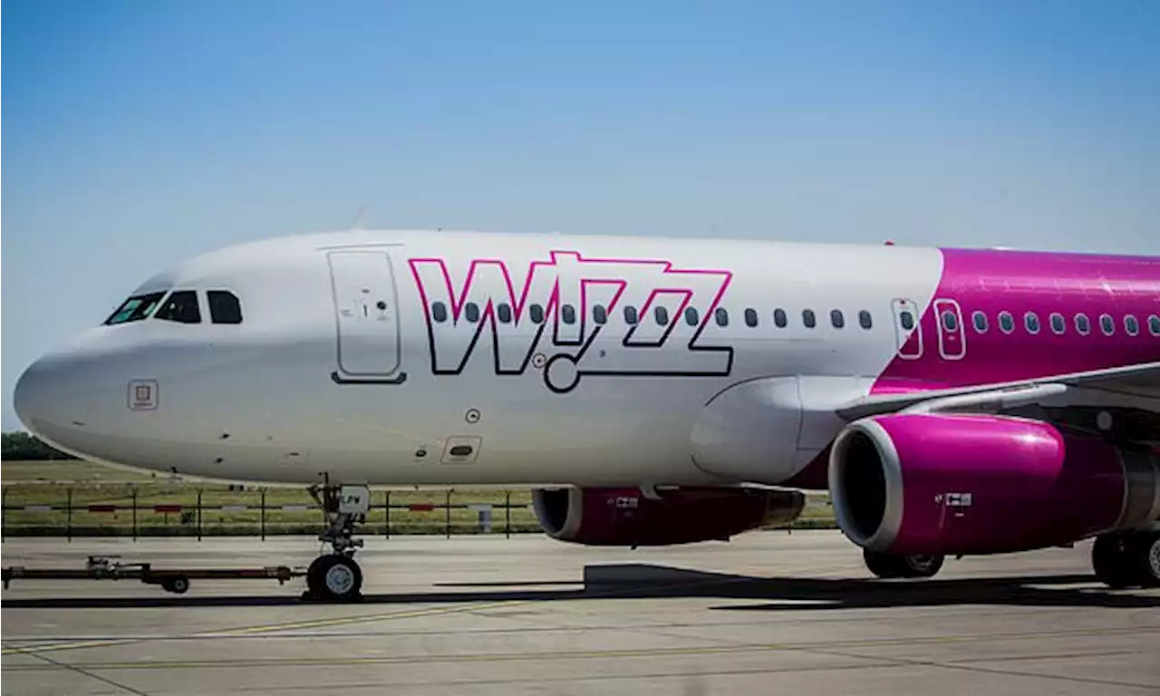 Fury as Wizz Air CHARGES Ukrainian refugees for luggage