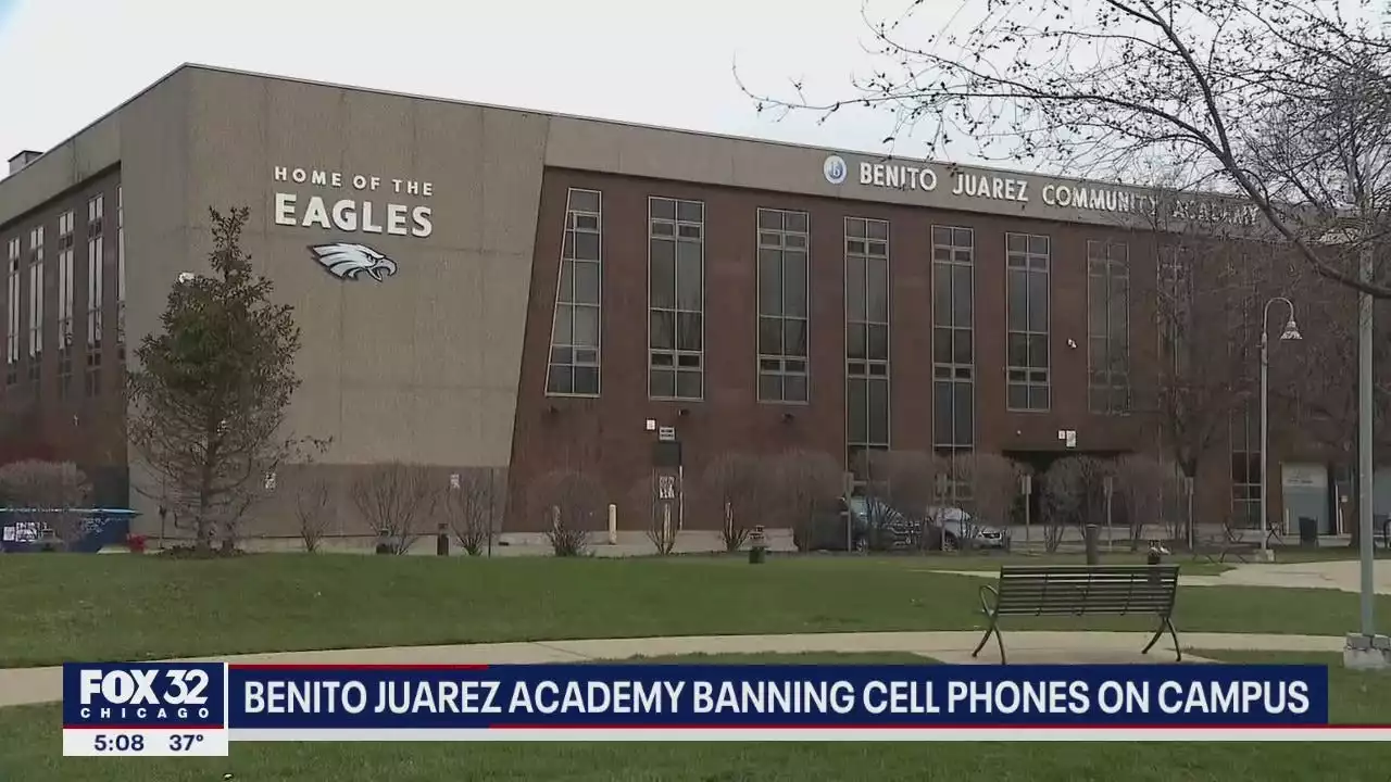 Pilsen high school ordering students to lock up phones during school day