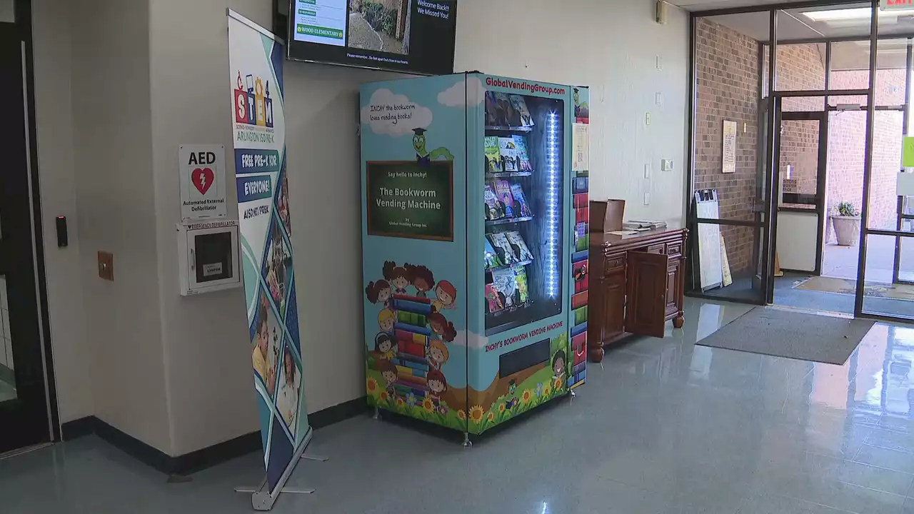 Arlington ISD Girl Scout starts bookworm vending machine