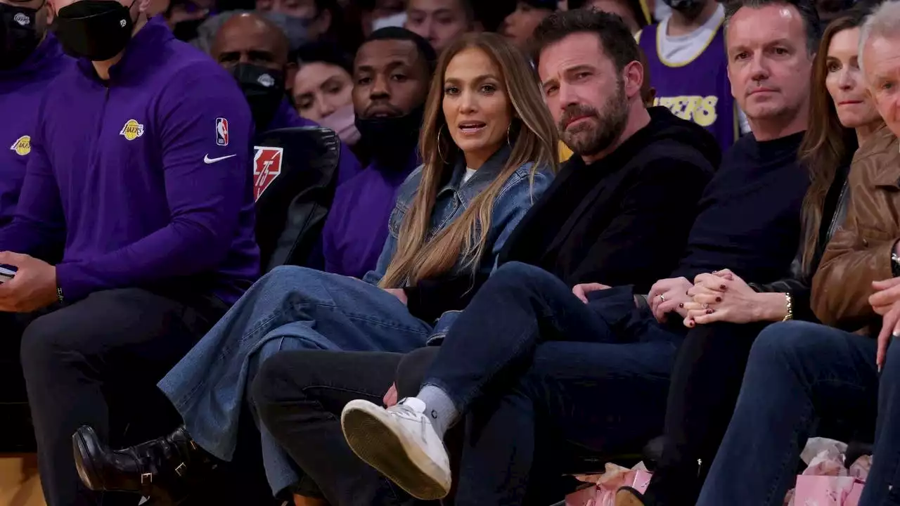 Jennifer Lopez announces engagement with Ben Affleck