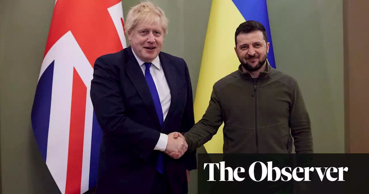 Boris Johnson pledges to send more arms during surprise visit to Kyiv