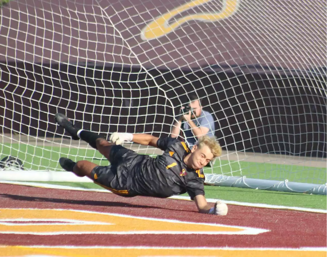 Stout Katy Seven Lakes soccer team reaches Region III title match Saturday afternoon