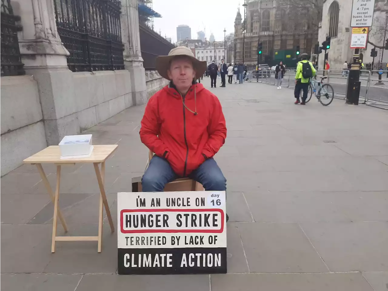 Climate activist on hunger strike gets support of leading scientists