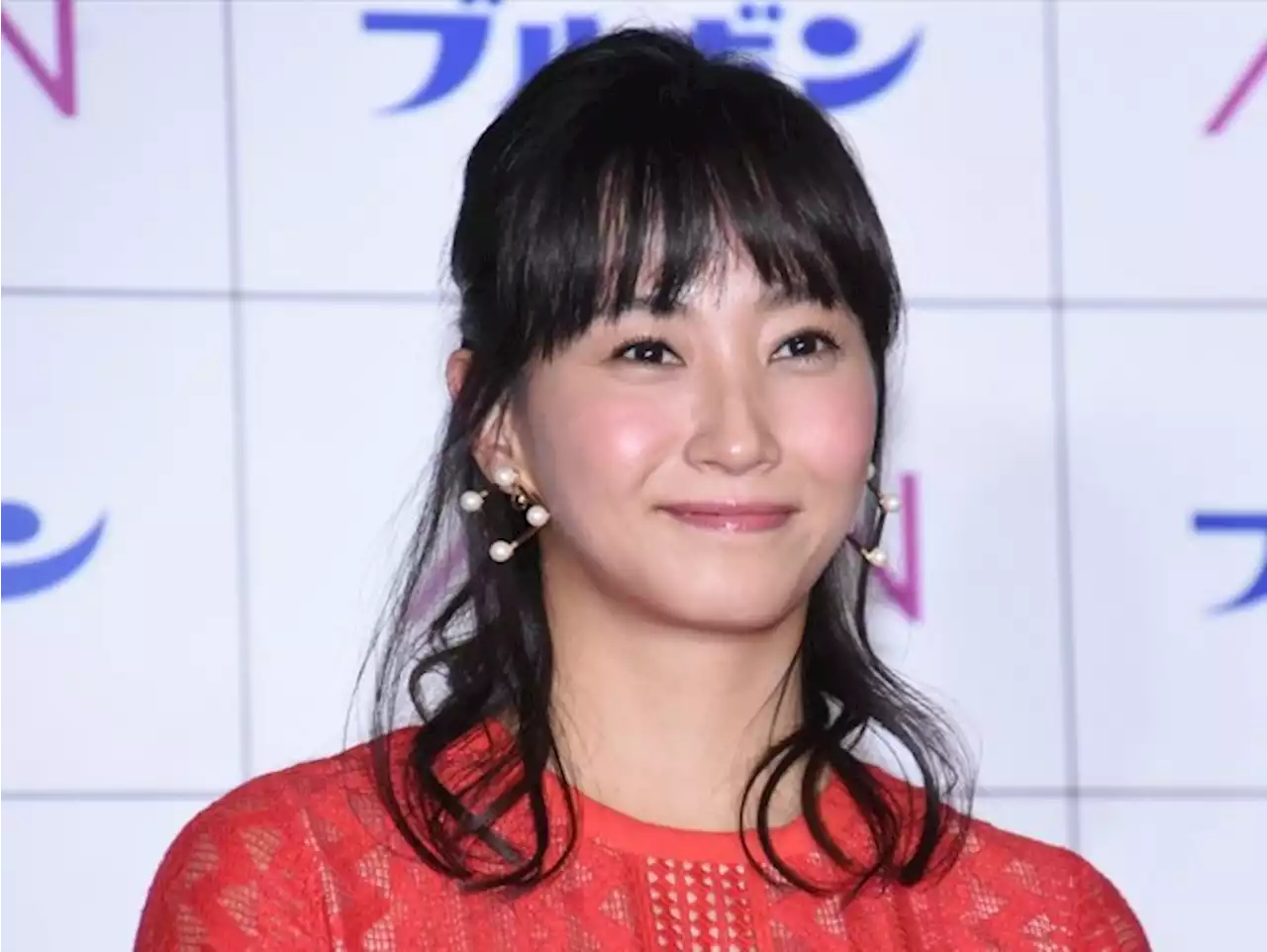 藤本美貴、小学校入学の長女と桜並木で2ショット「自分の道を楽しんでほしい」 - トピックス｜Infoseekニュース