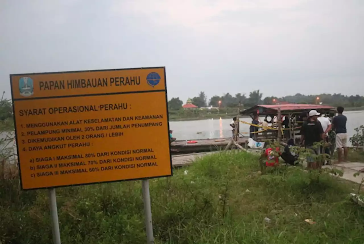 Naik Perahu Tambang, Sekeluarga Tercebur Brantas