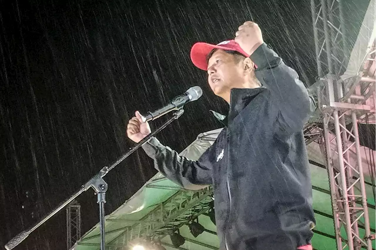 Rain, mud fail to stop more than 150,000 Marcos loyalists in Tacloban grand rally