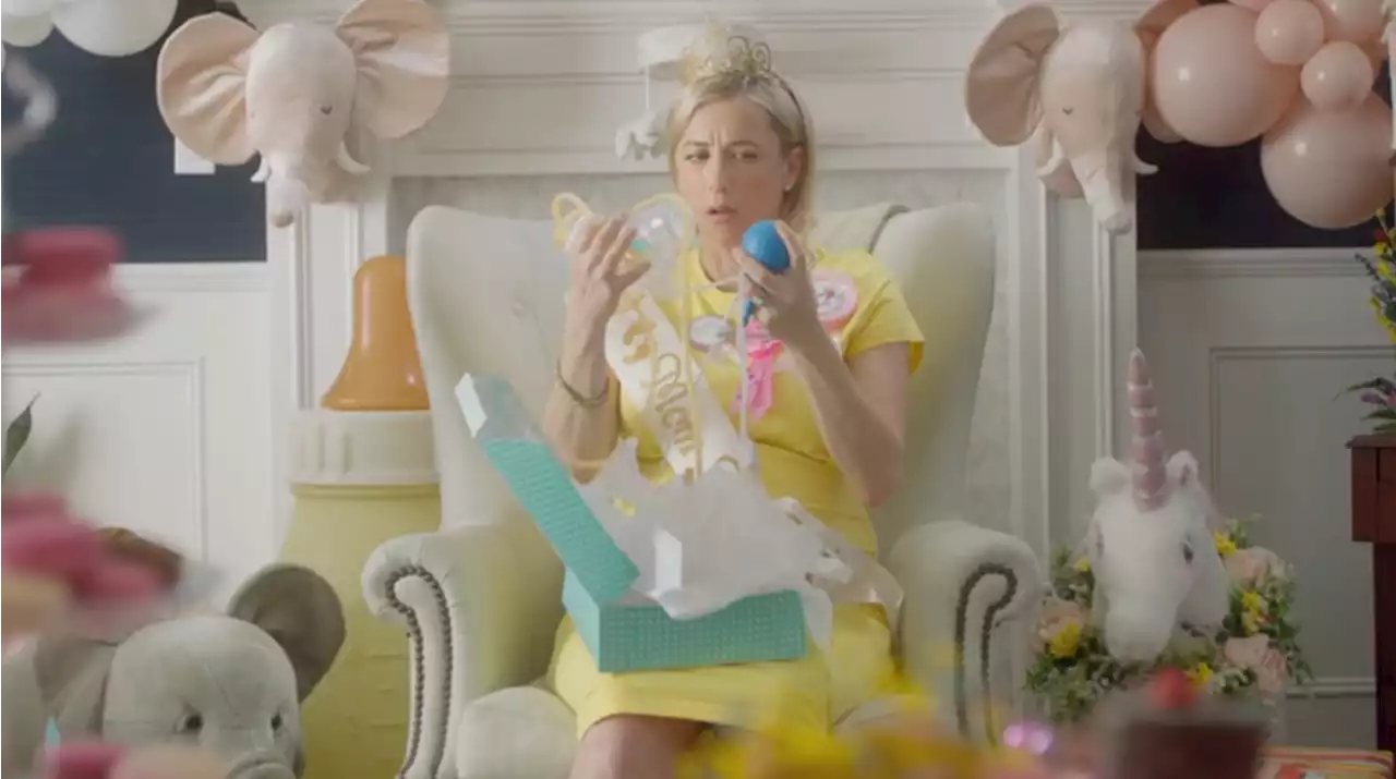 Take A Moment To Watch This Hilarious Iliza Shlesinger Breast Pump Ad