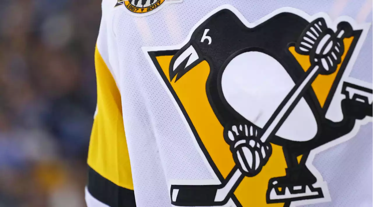 Penguins Hold Moment of Silence for Dwayne Haskins